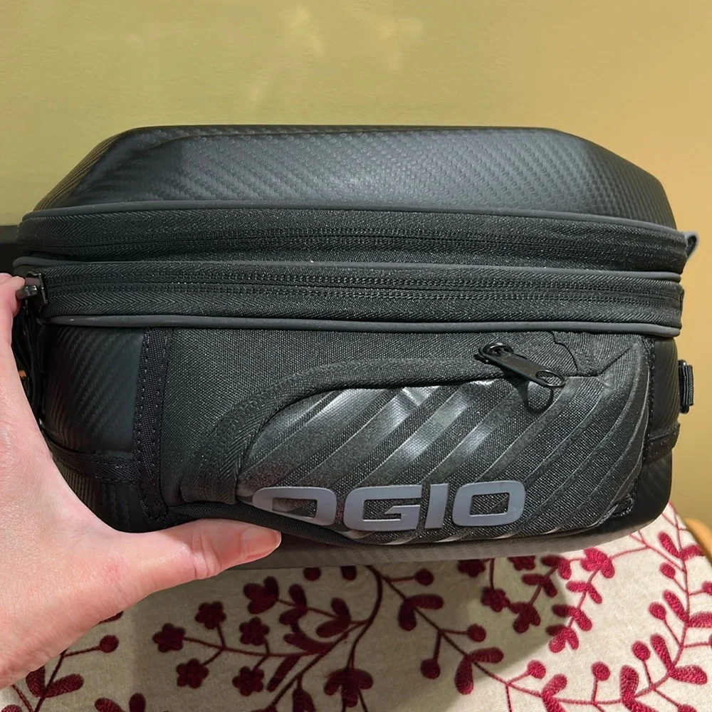 OGIO Black Carbon Fiber Tank Bag - Picture 4 of 8